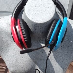 BenGoo  G9500 Stereo Gaming Headset with Mic- Red and Blue NWOT